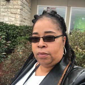 Meet your Posher, Sharone